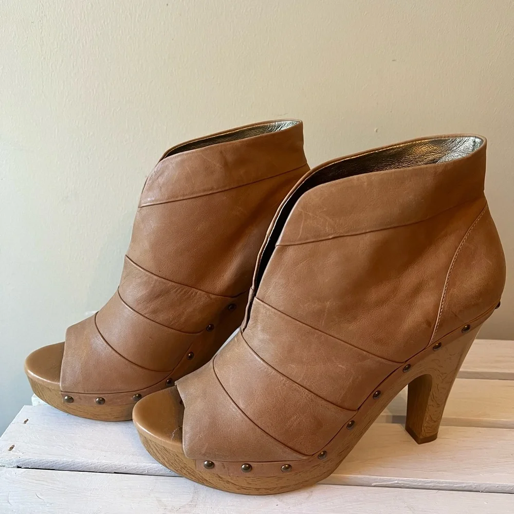 LEATHER TAN BOOTIES BY HIVE & HONEY NWOB - Picture 4 of 6